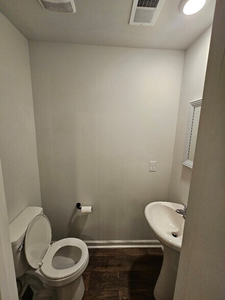 Building Photo - 4599 Palm View Cir