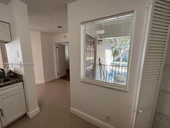 Building Photo - 9403 SW 138th Pl