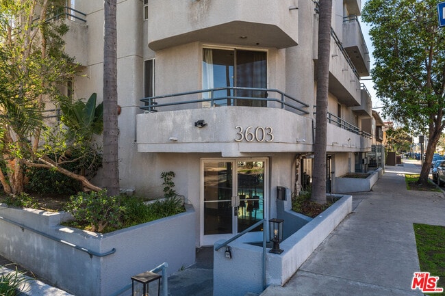 Building Photo - 3603 Dunn Dr