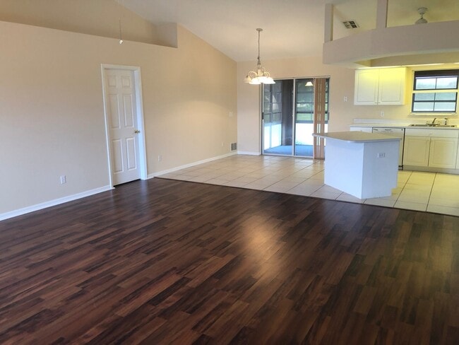 Building Photo - 2805 NW 5th Pl