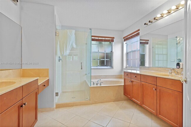 Building Photo - 2658 Sawyer Terrace