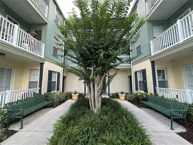 Primary Photo - 611 Campus St