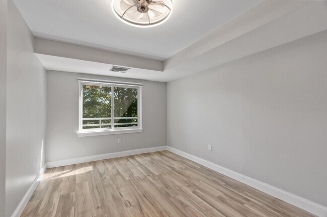 Building Photo - 487 Place Ln