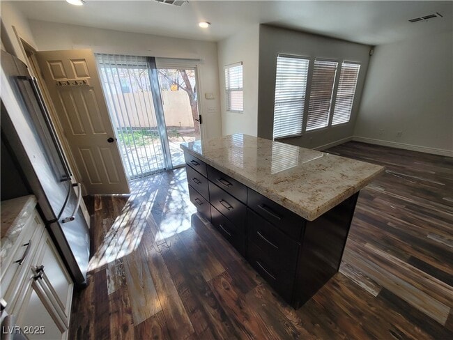 Building Photo - 10799 Flame Vine Ct
