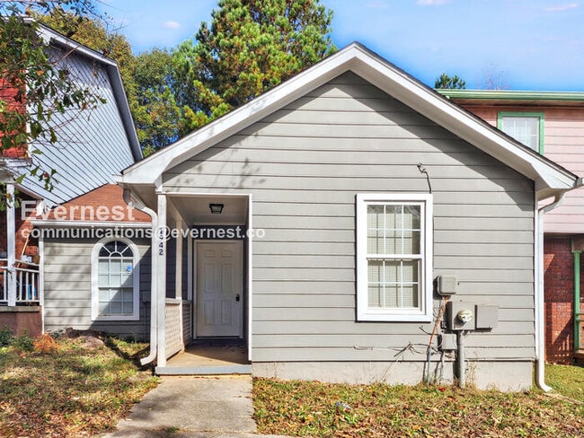 Primary Photo - 1942 Cornell Way