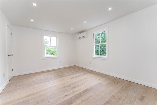 Building Photo - 1079 Stanton Ave