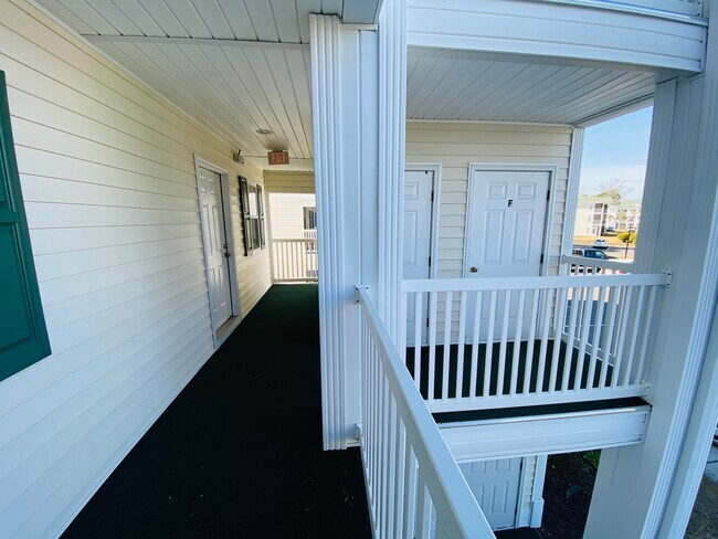 Building Photo - 514 White River Dr