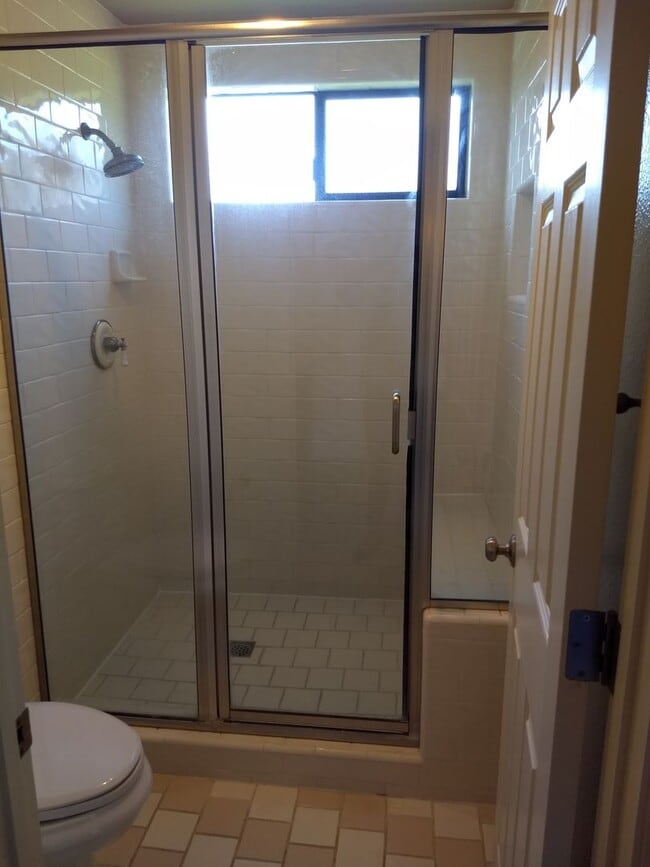 Building Photo - Updated 3 Bed 2.5 Bath Home!