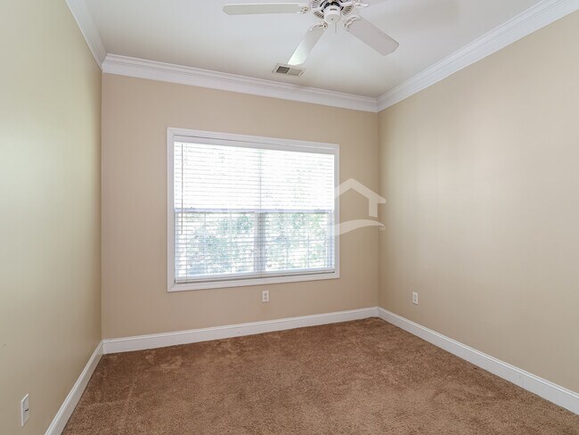 Building Photo - 12 Peregrine Dr