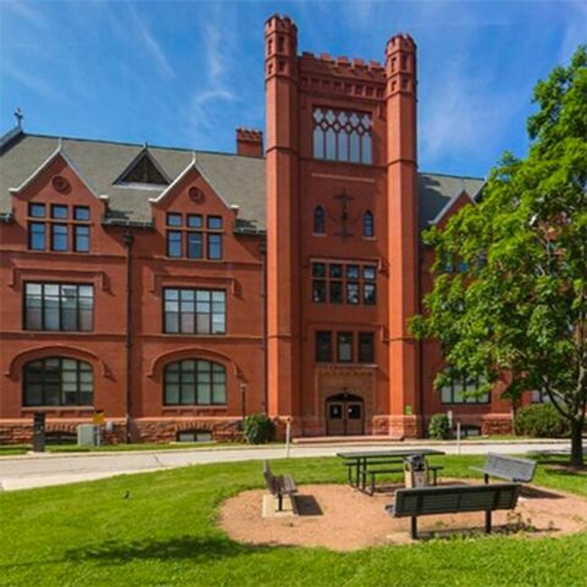 Building Photo - Maryland Upper Flat - Walk to Campus