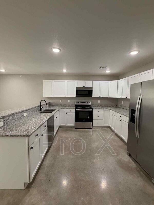 Building Photo - 1413 S Byers Ave