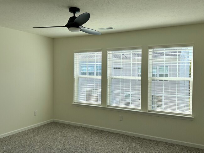 Building Photo - Harmony