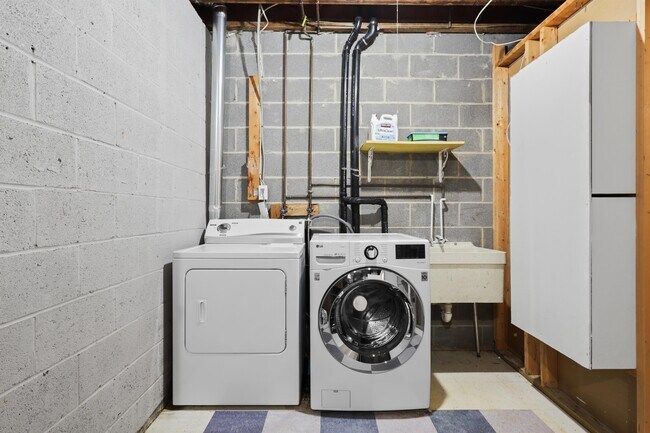 Building Photo - 9913 Longford Ct