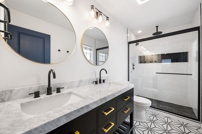 Building Photo - BEAUTIFUL CLIFTON HOME W/FENCED IN YARD AND FINISHED BASEMENT