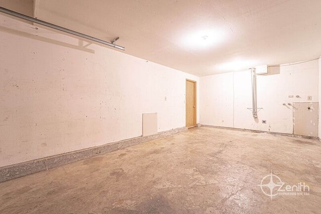 Building Photo - 106 W Beacon Hill Dr