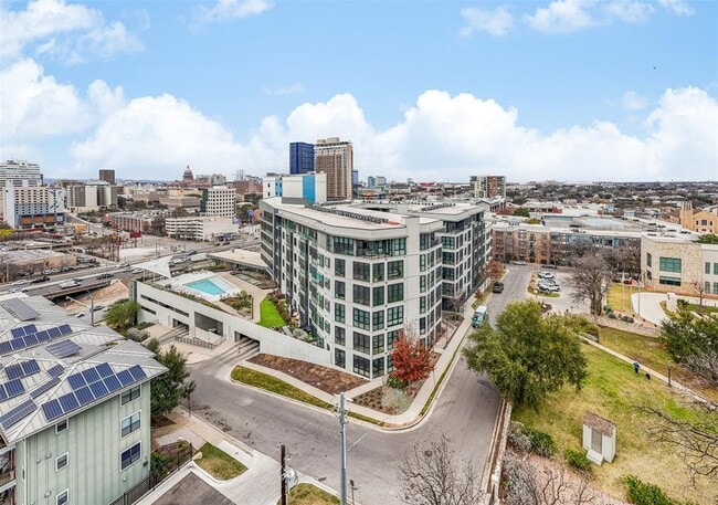 Building Photo - 800 Embassy Dr