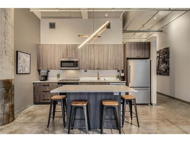 Primary Photo - 700 N Washington Ave