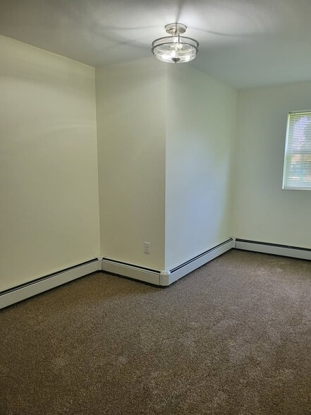 Building Photo - 703 S Main St