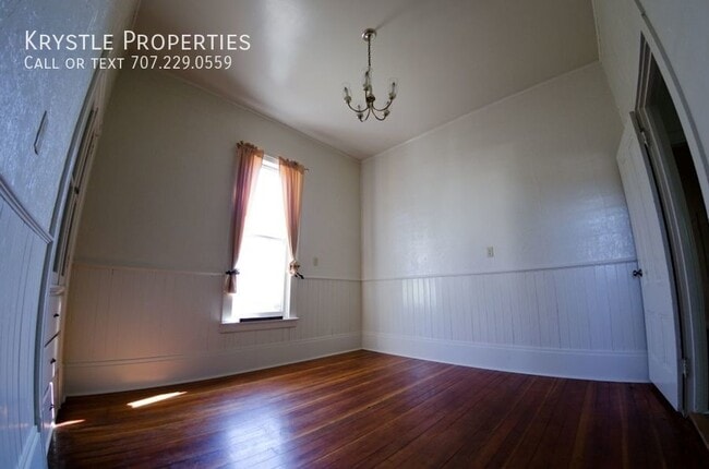 Building Photo - Vintage Victorian near Downtown Vallejo