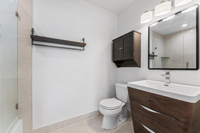 Building Photo - 2948 NE 35th Ct