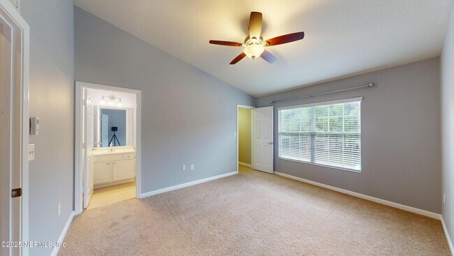 Building Photo - 6937 Woody Vine Dr