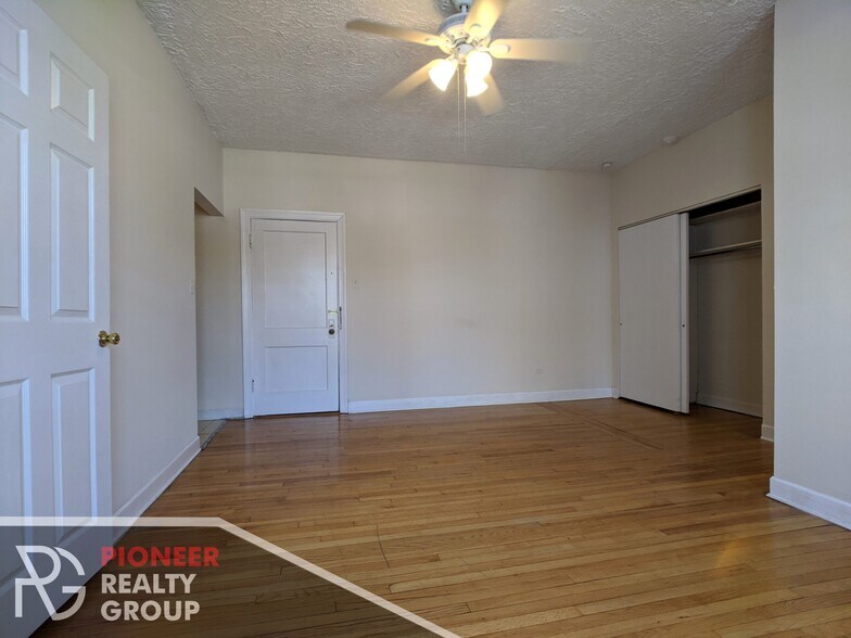 Building Photo - 1044 W George St