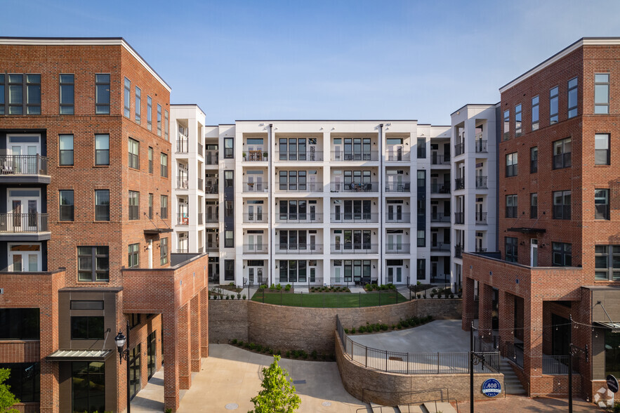 Building - 408 Jackson