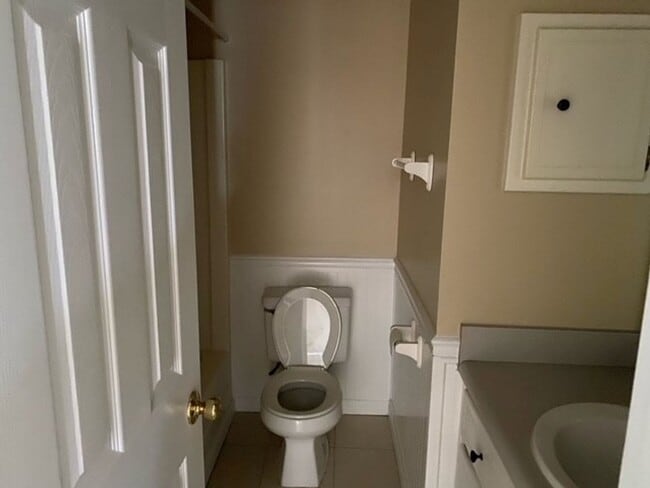 Building Photo - 3/2 HOME NEAR FREEDOM PARK.