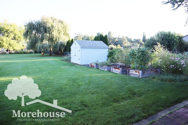 Building Photo - 10440 Meadow Lark Dr
