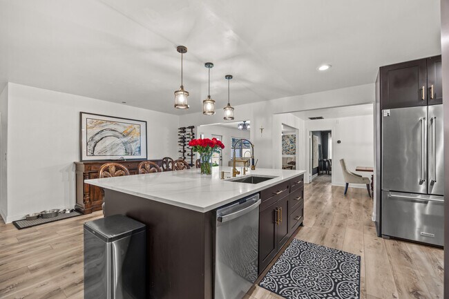 Building Photo - 14248 Paddock Dr