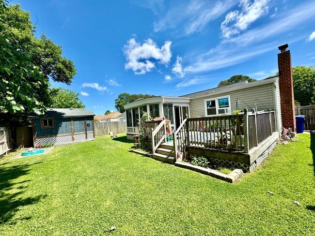 Building Photo - BEAUTIFUL HOME CLOSE TO AIRPORT AND MILITARY BASE.