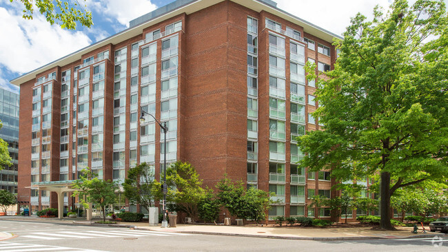 The Flats at Dupont Circle Apartments Building - The Flats at Dupont Circle