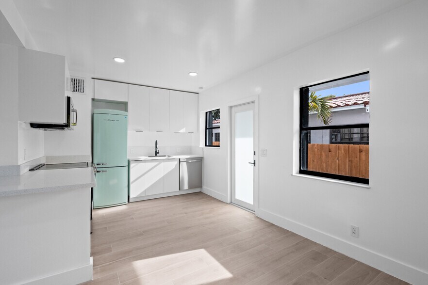 Building Photo - 442 NE 71st St