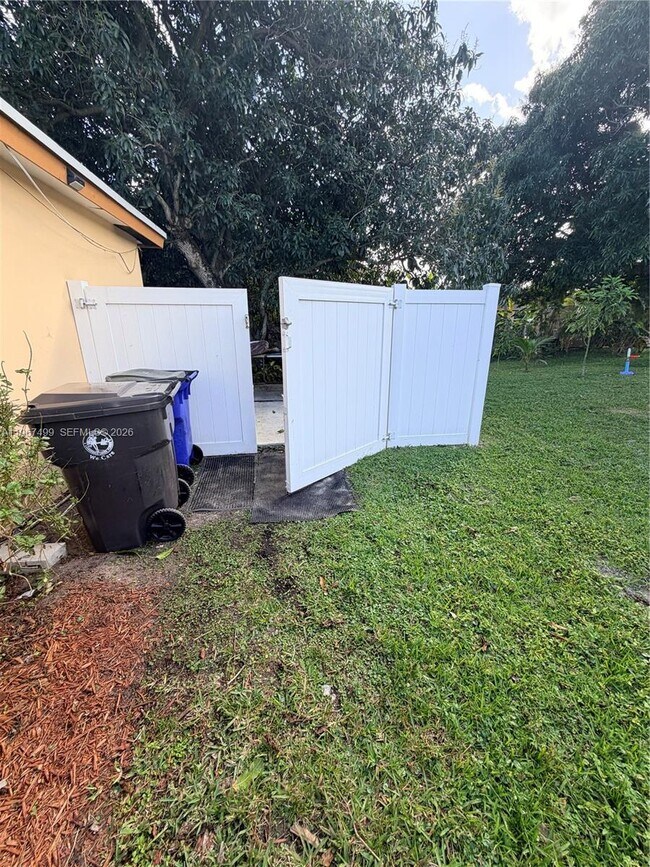 Building Photo - 3580 NW 32nd Ct