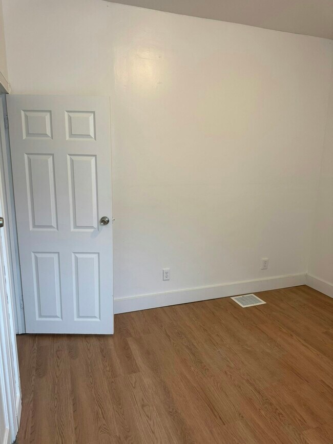 Building Photo - 2203 W Mallon Ave