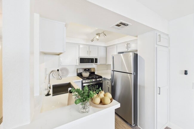 Building Photo - Town Center