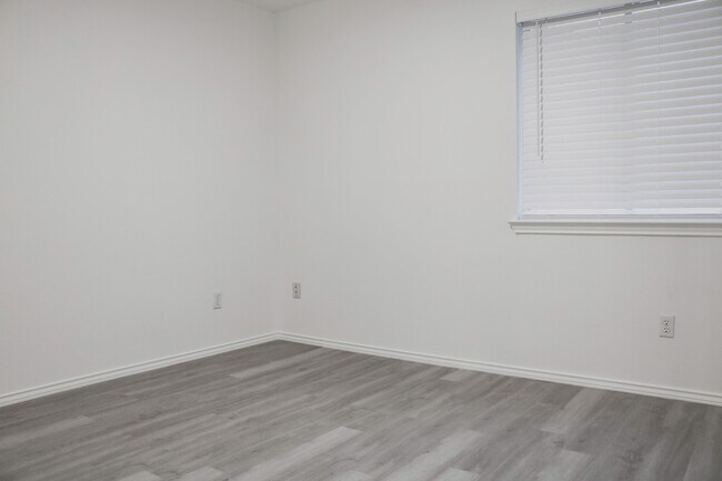 Building Photo - 17400 Bottle Springs Ln