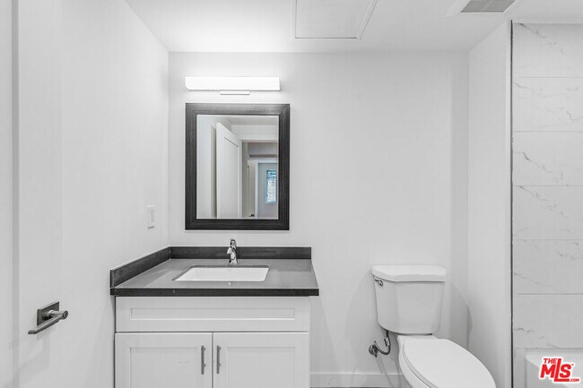Building Photo - 1227 N Berendo St