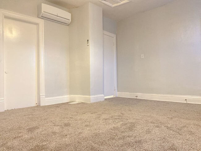 Building Photo - 3 bed 1 bath $1350 Sec 8 OK