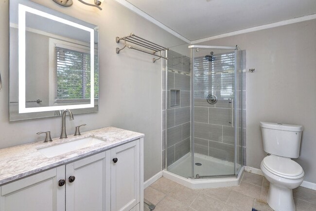 Building Photo - Charming Rental Home in Hampton!