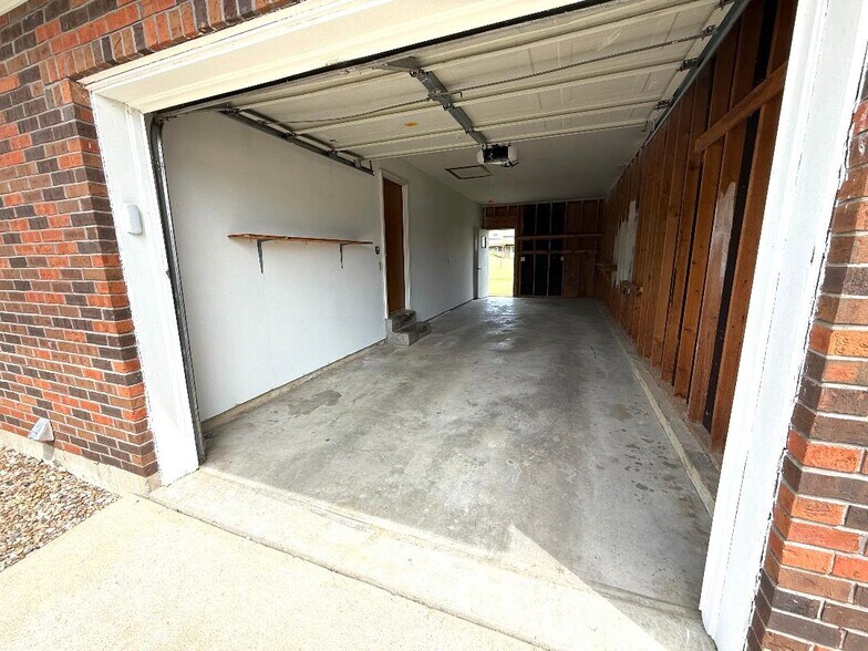 Building Photo - 608 Linda Ln