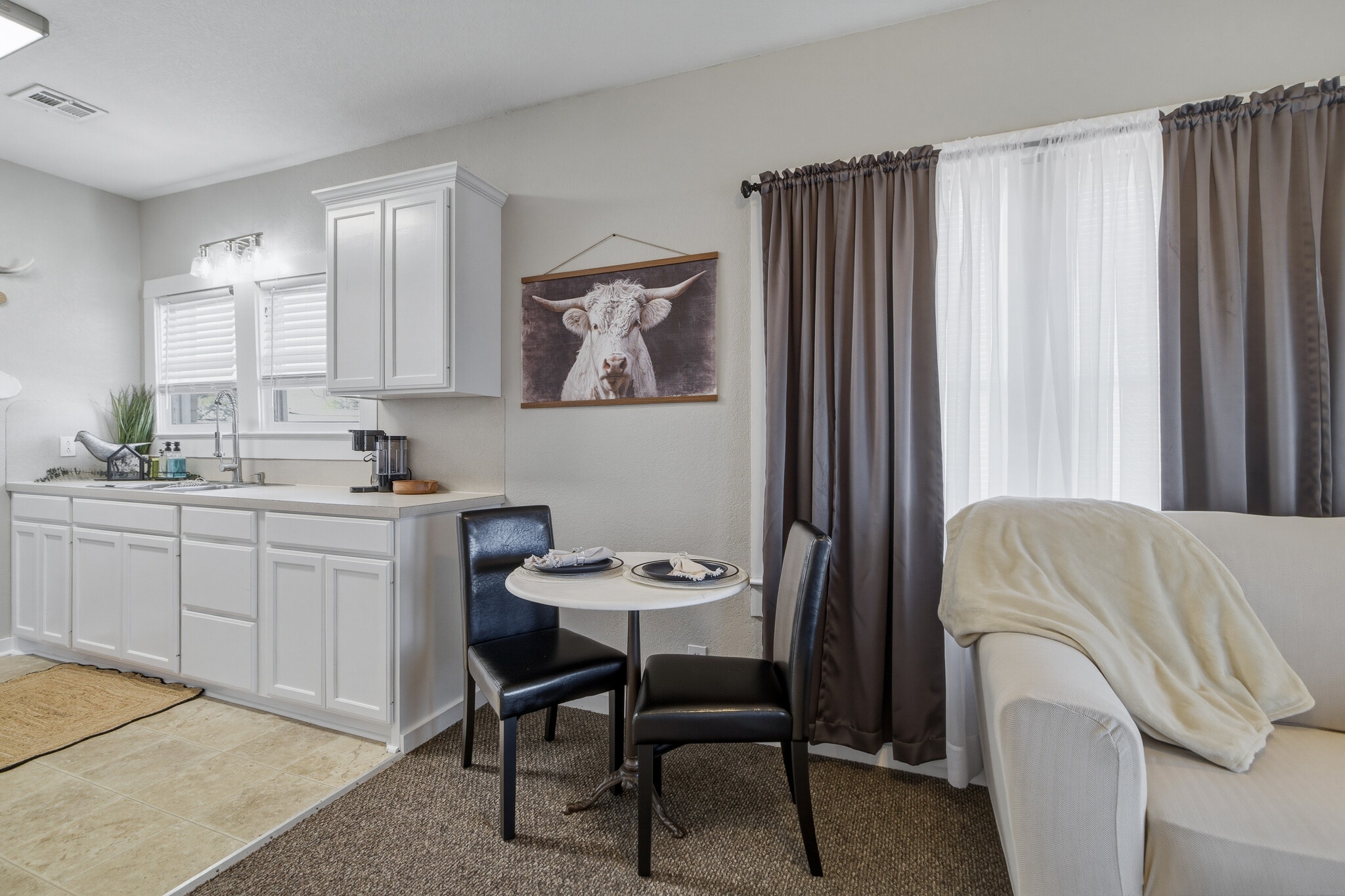 Building Photo - 701 Pine St