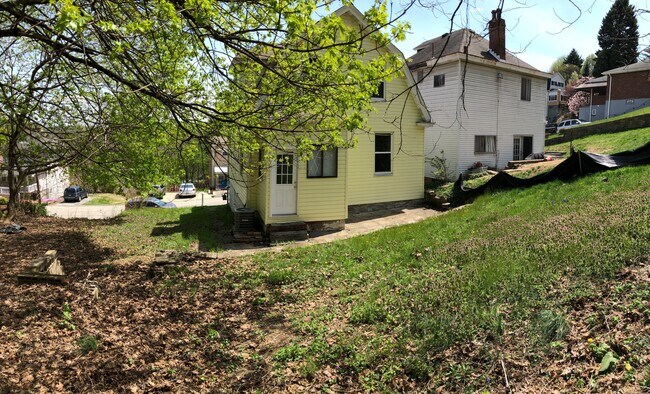 Building Photo - 1714 Dagmar Ave