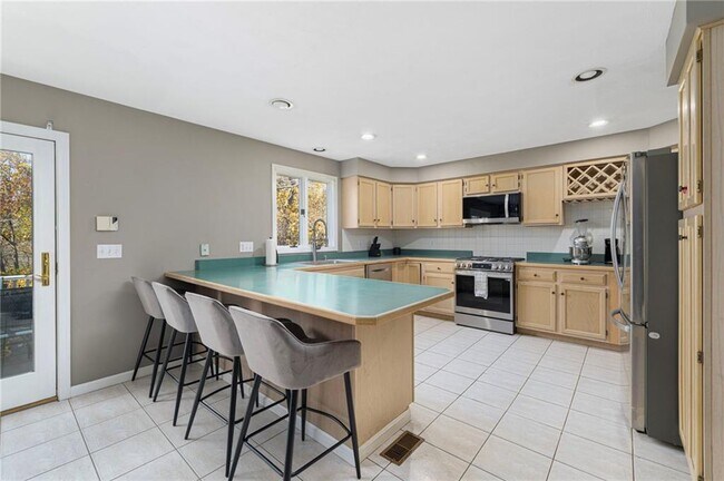 Building Photo - 42 Rollingwood Dr