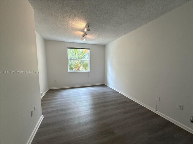 Building Photo - 17100 N Bay Rd