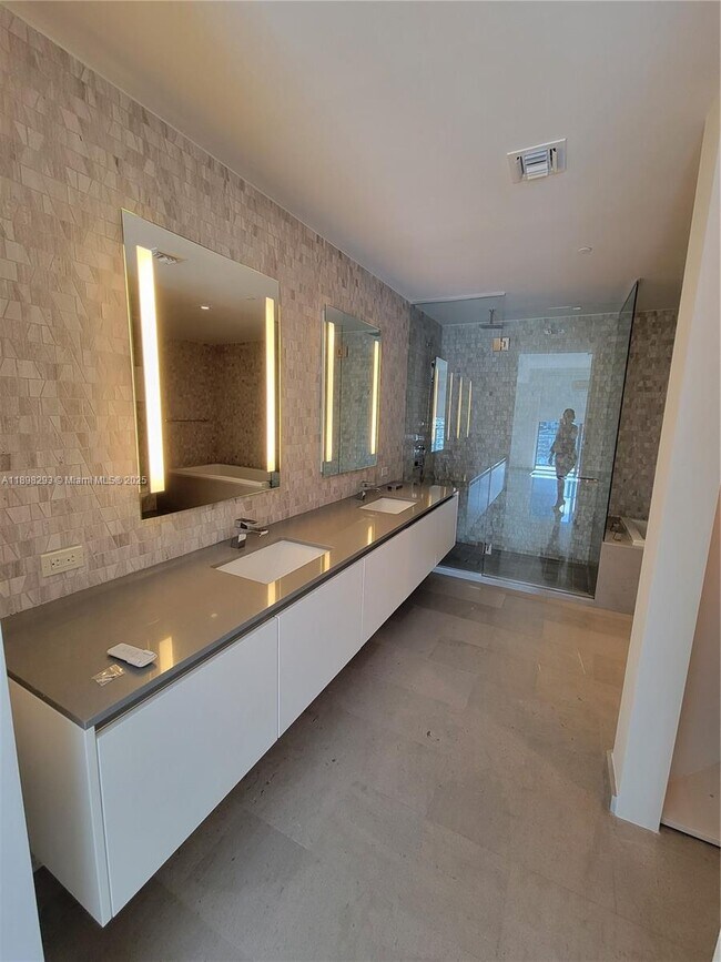 Building Photo - 88 SW 7th St