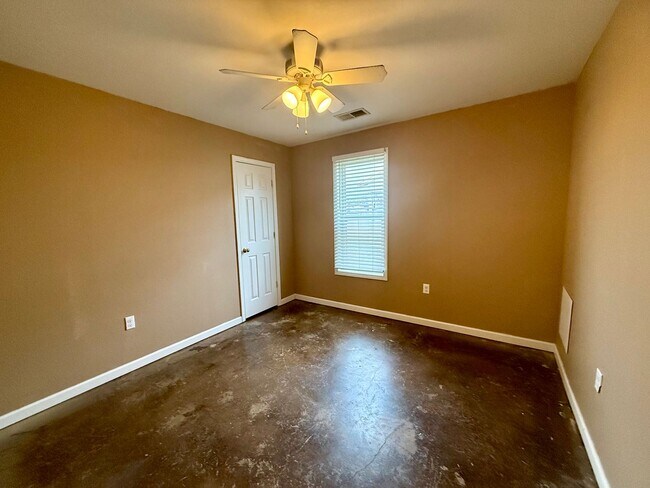 Building Photo - 3 Bedroom/2 Bathroom Home in Paragould AR - $1,350/month