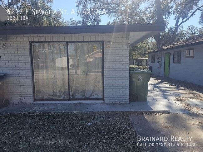 Building Photo - 4217 E Sewaha St