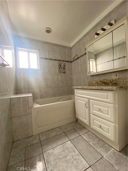 Building Photo - 521 E Valencia Ave