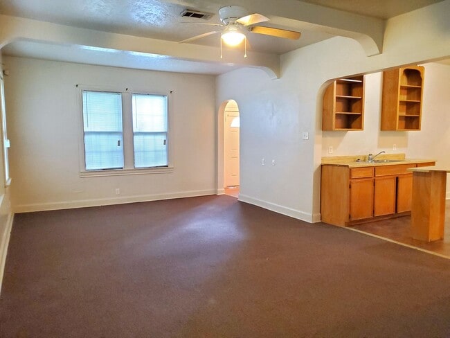 Building Photo - 2021 Wignall Ave